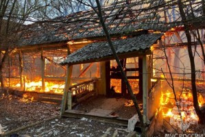 В Астрахани поджог привел к пожару на 500 квадратных метров