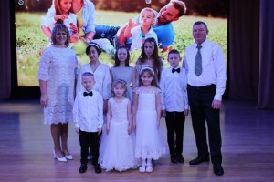Астраханская семья воспитывает 14 приемных детей