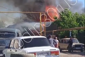 В Ленинском районе Астрахани полыхает серьезный пожар