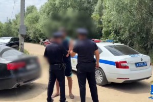 На астраханском пляже гость региона привлек внимание инспекторов ГИБДД
