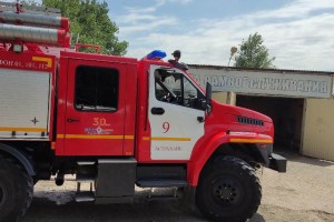 В Астрахани устанавливают причастных к поджогу пяти гаражей