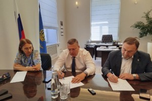 Астраханцы пожаловались главе областного правительства на мусорные свалки и разбитые дороги
