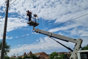 Астраханские энергетики оперативно устраняют последствия непогоды