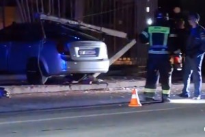В Астрахани 36-летний мужчина не справился с управлением и въехал в опору ЛЭП