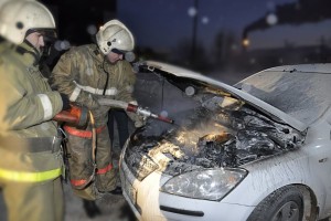 Сгорит за минуту: астраханские спасатели рассказали, почему может вспыхнуть автомобиль