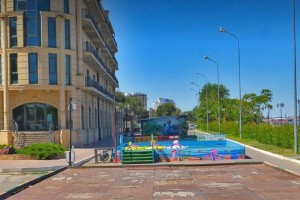 Аттракционы самостроя на Петровской набережной доживают последние дни