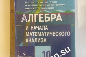 В руках разваливаются, а некоторых просто нет: астраханским школьникам выдали потрепанные учебники