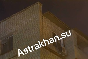 Астраханцы строят разные теории обрушения домов и появления на них трещин
