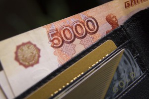 С 1 октября в России бюджетникам поднимут зарплату