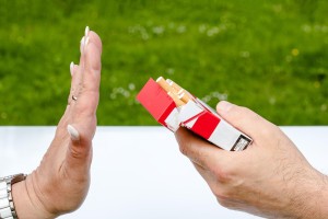 Россиян могут начать штрафовать за запах перегара и табака на рабочем месте