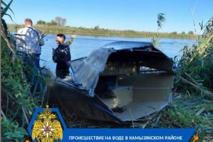 В Астраханской области на реке столкнулись две лодки