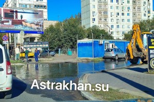 Одну из улиц Астрахани затопило сегодня утром