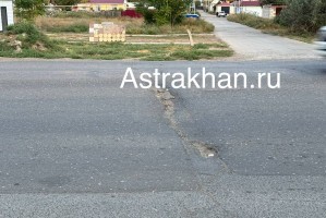 Многолетний игнор: разбитые астраханские дороги доводят жителей до отчаяния