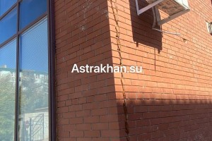 В Астрахани еще на одной жилой многоэтажке обнаружена трещина