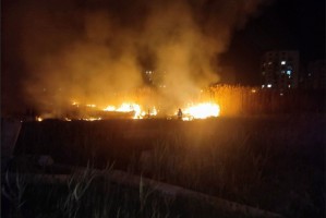 Этой ночью в Астрахани больше 4 часов тушили крупный пожар