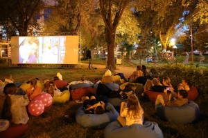 Астраханцев ждет заключительный в этом году кинопоказ под открытым небом
