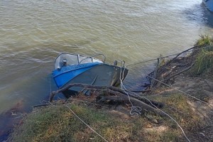 Туристы оказались в ловушке на острове в Астраханской области