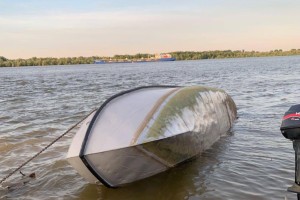 В Астрахани маломерное судно загрязнило Волгу