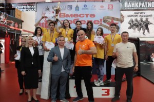 Астраханские студенты-спортсмены получили награды из рук чемпионов
