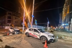 В Астрахани 17-летний парень пострадал в результате ночной аварии
